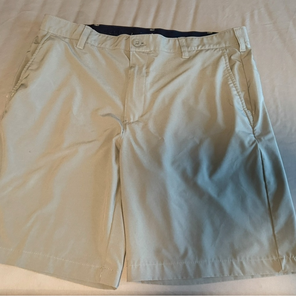 Izod Men's Tan Golf/Hybrid Shorts